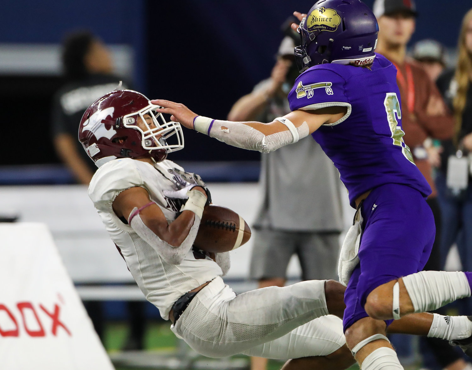 Hawley Bearcats sophomore Chandlin Myers (10) brings in a pass just out of bounds during the Class 2A Division I state football championship game between Shiner and Hawley on December 15, 2021 in Arlington, Texas.